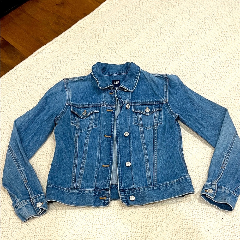 GAP Women's Medium Blue Denim Trucker Jacket